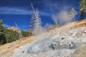 Det ryker från marken – Lassen NP – Kalifornien – USA