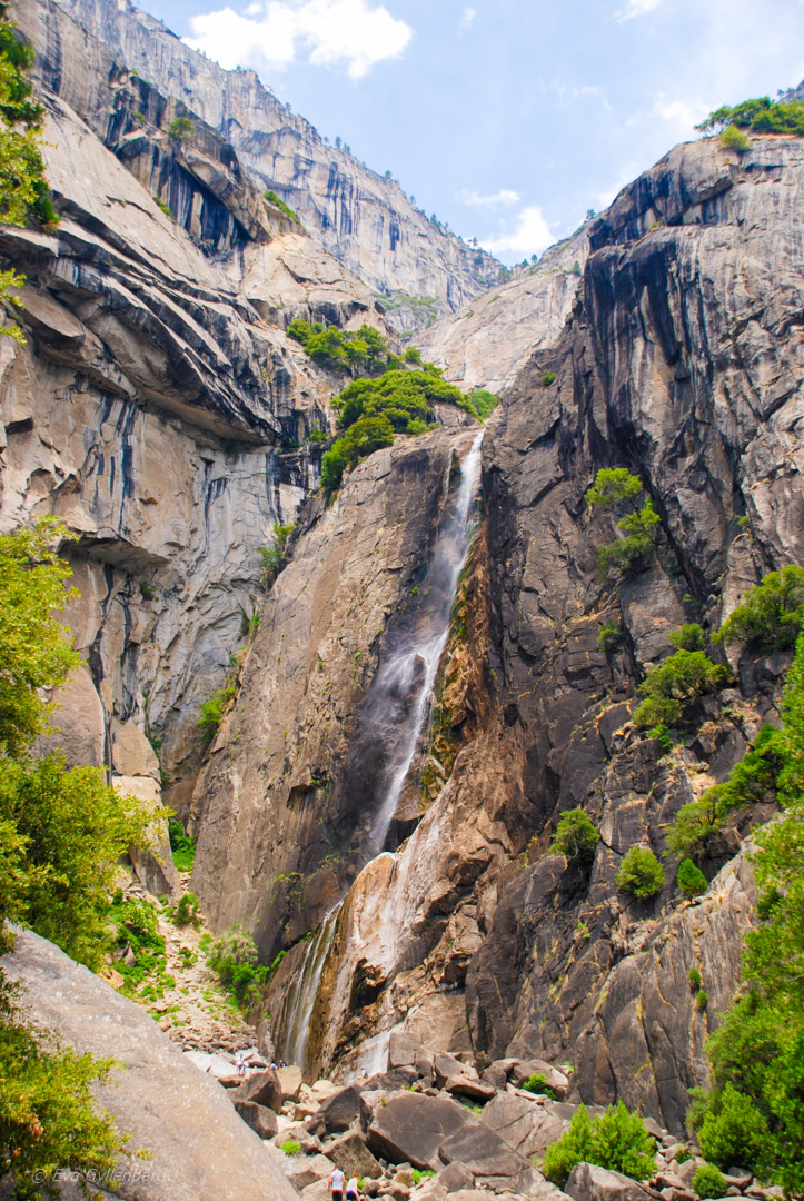 Ett av alla vattenfall i yosemite nationalpark