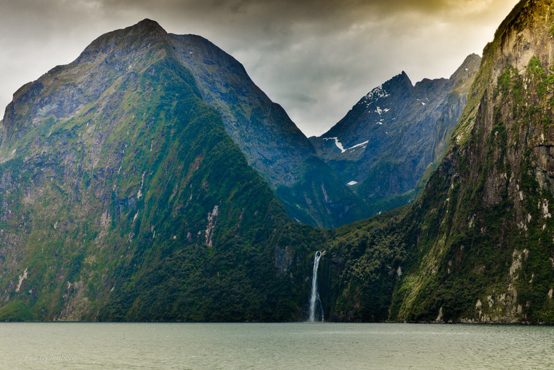 Fiordland National Park - en av alla sevärdheter på sydön i nya zeeland