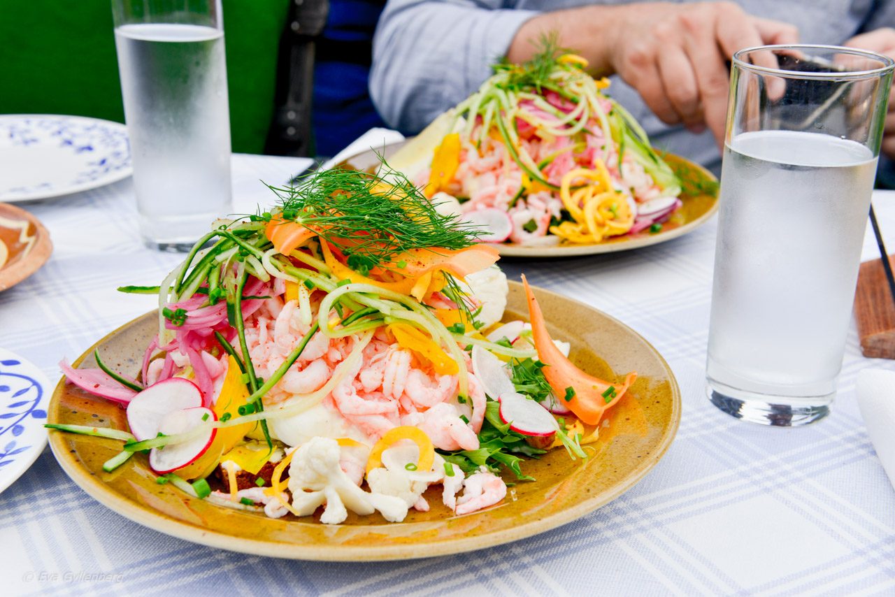 En rejäl räkmacka på Flickorna Lundgren