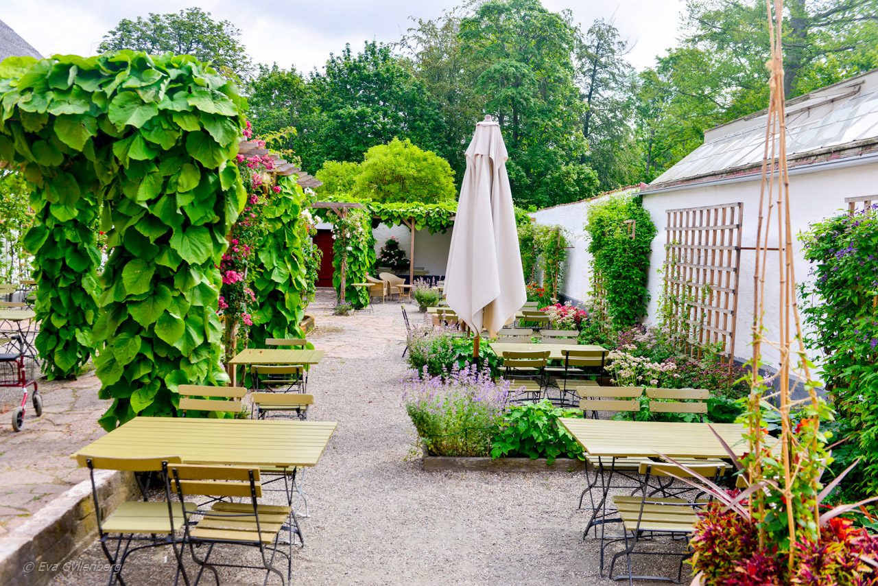 Gourmetgårdens utecafé - ett av alla mysiga caféer i Skåne