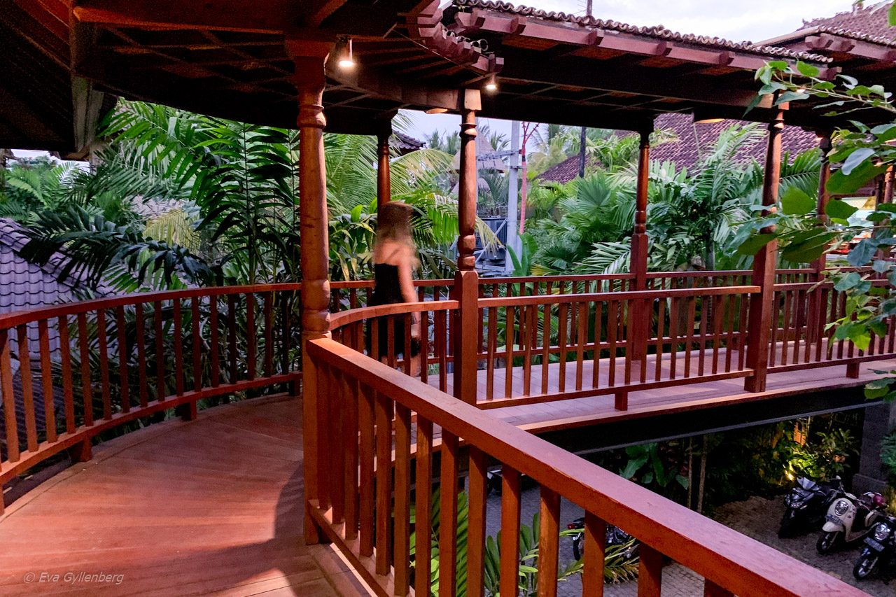 Vägen till restaurangen på Dwaraka Royal Villas, Ubud