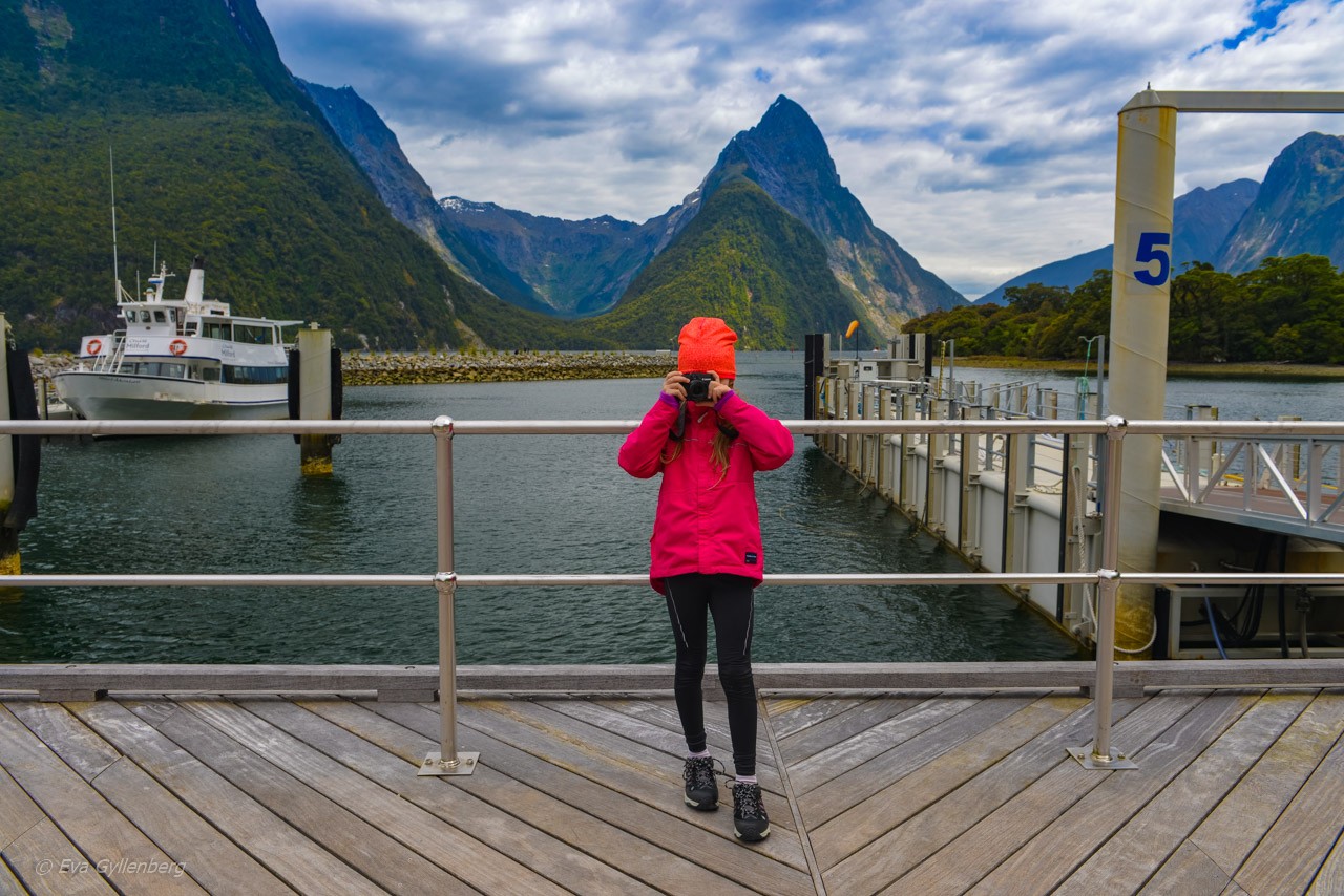 Lilla E fotograderar i Nya Zeeland