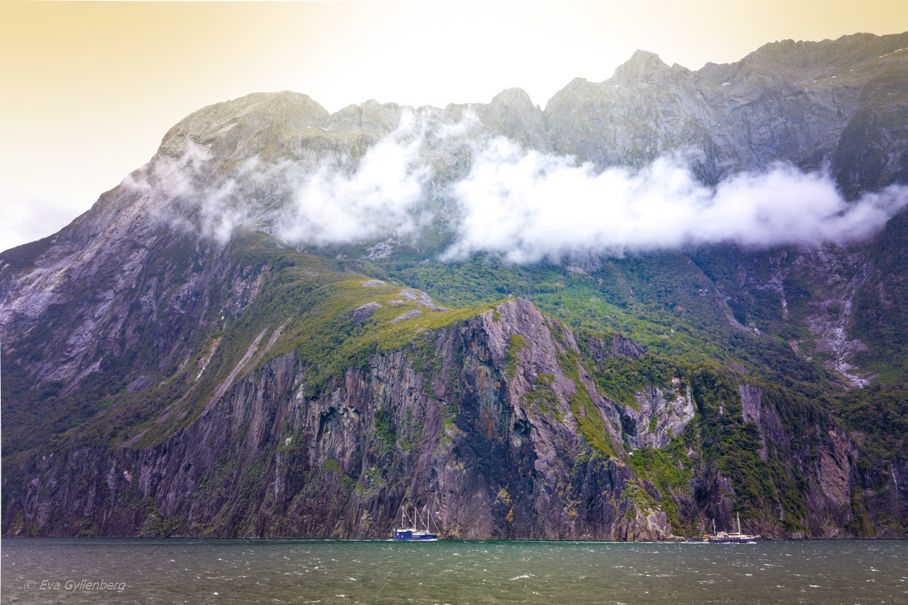 Låga moln i Milford Sound