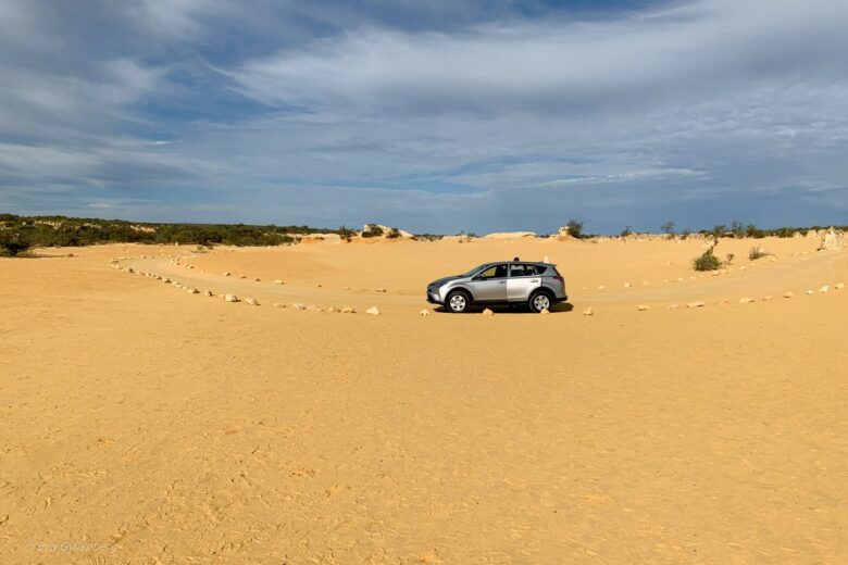 Vår hyrbil - Pinnacles desert - Australien