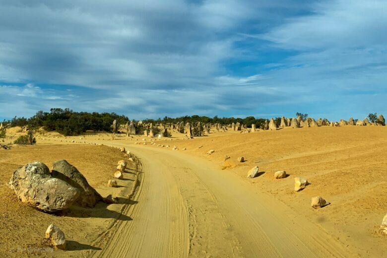 Bilväg - Pinnacles desert - Australien