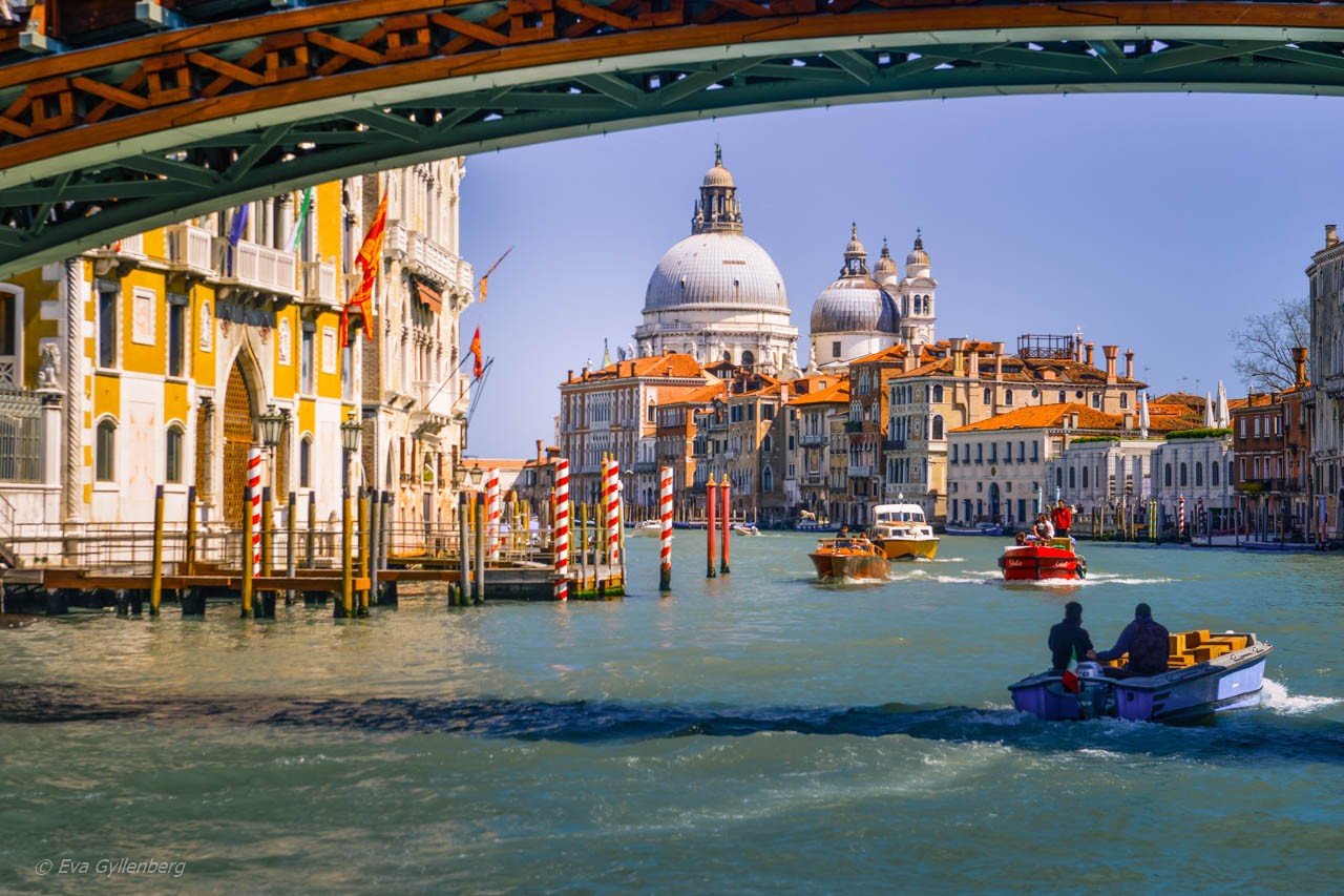 Under broarna i Venedig