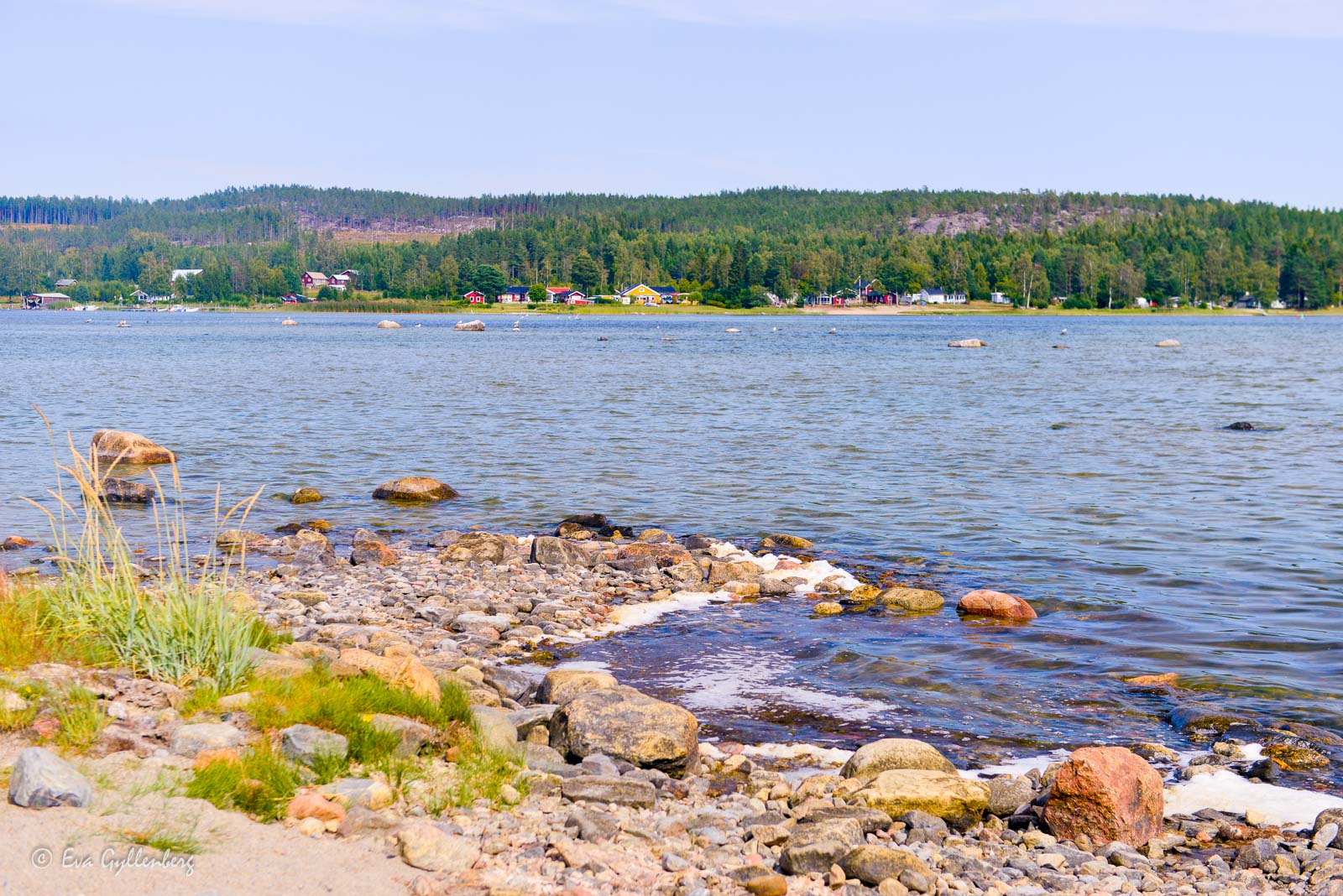 Sommarstugor utefter Bäckfjärden