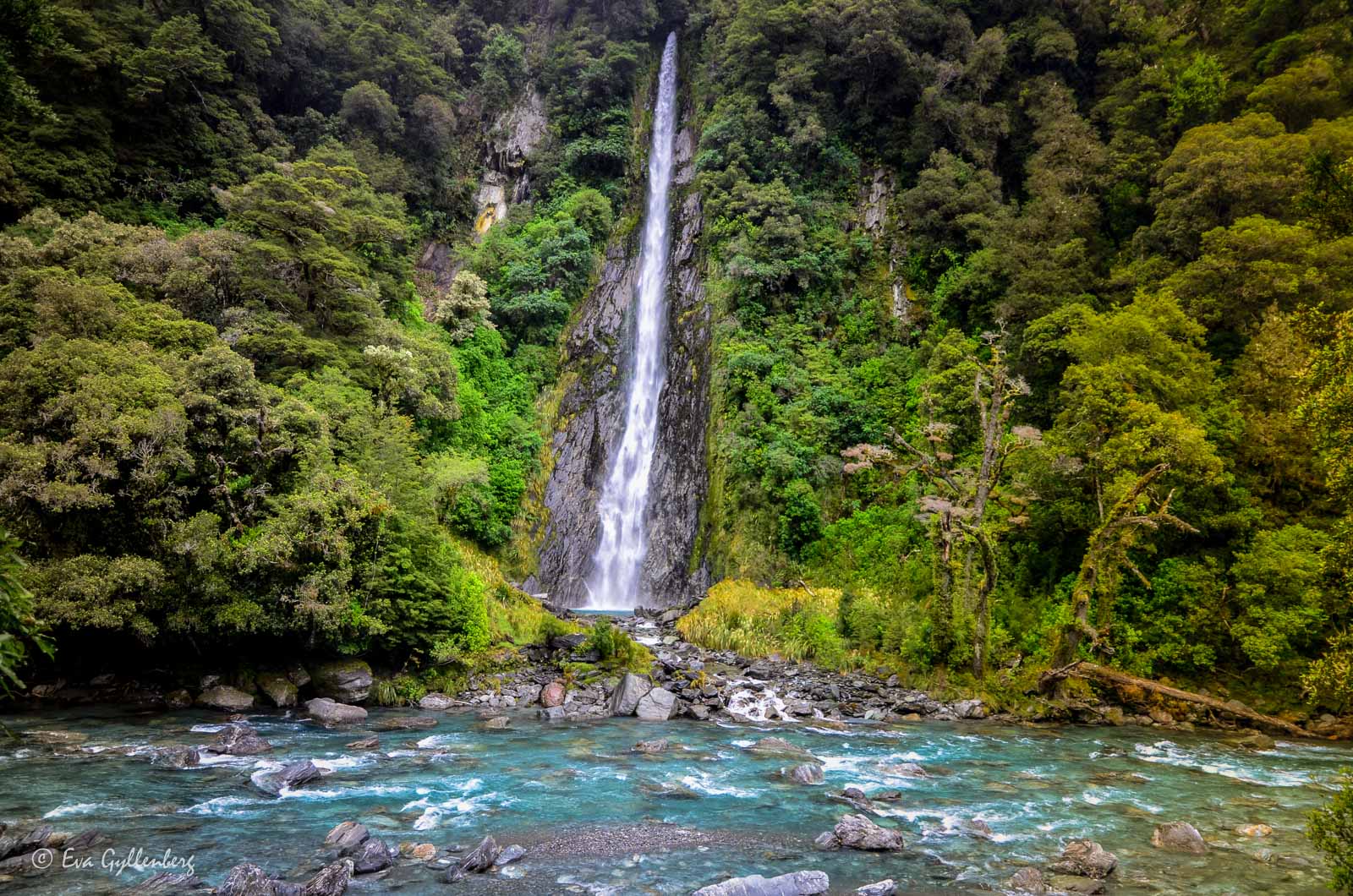 Waterfall in Mount Aspiring