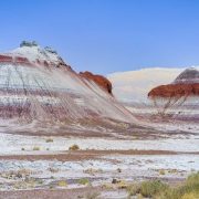 Randiga berg i Petrified Forest