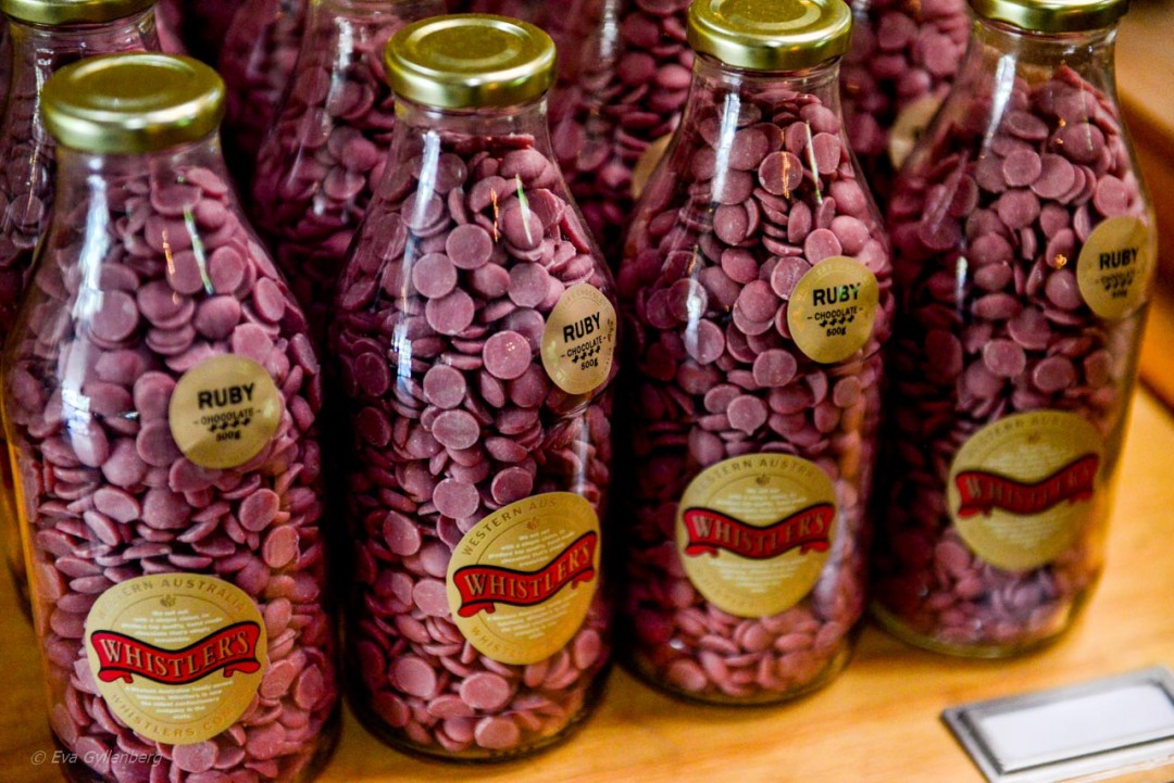 ruby chocolate i glasflaskor