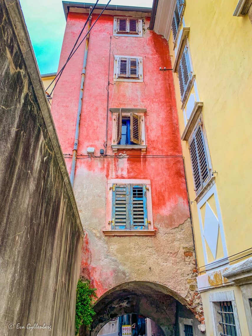 Alley in Piran's old town