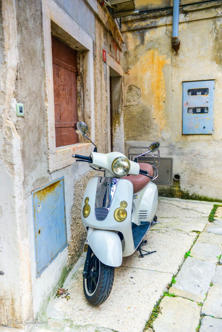 Vespa in Piran