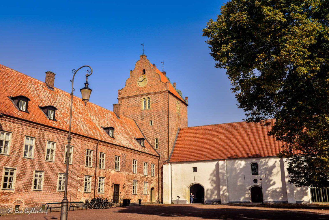 Innergården på Bäckaskog slott