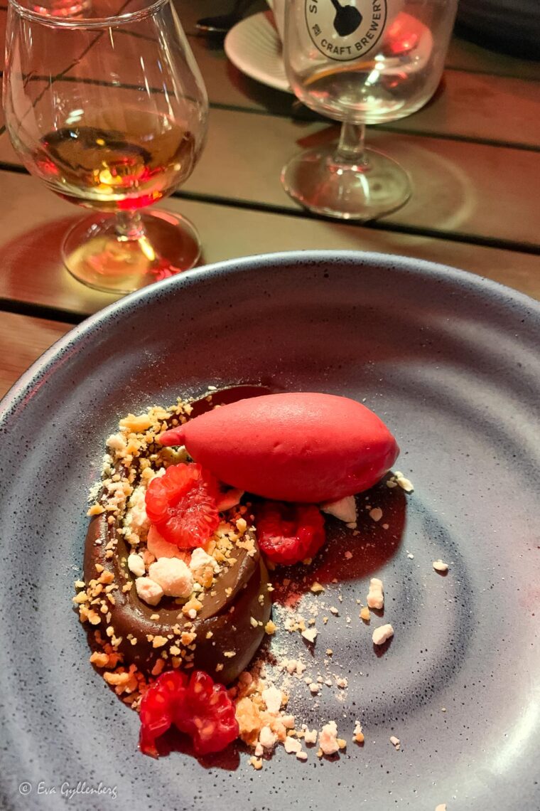 Efterrätt med choklad och hallon