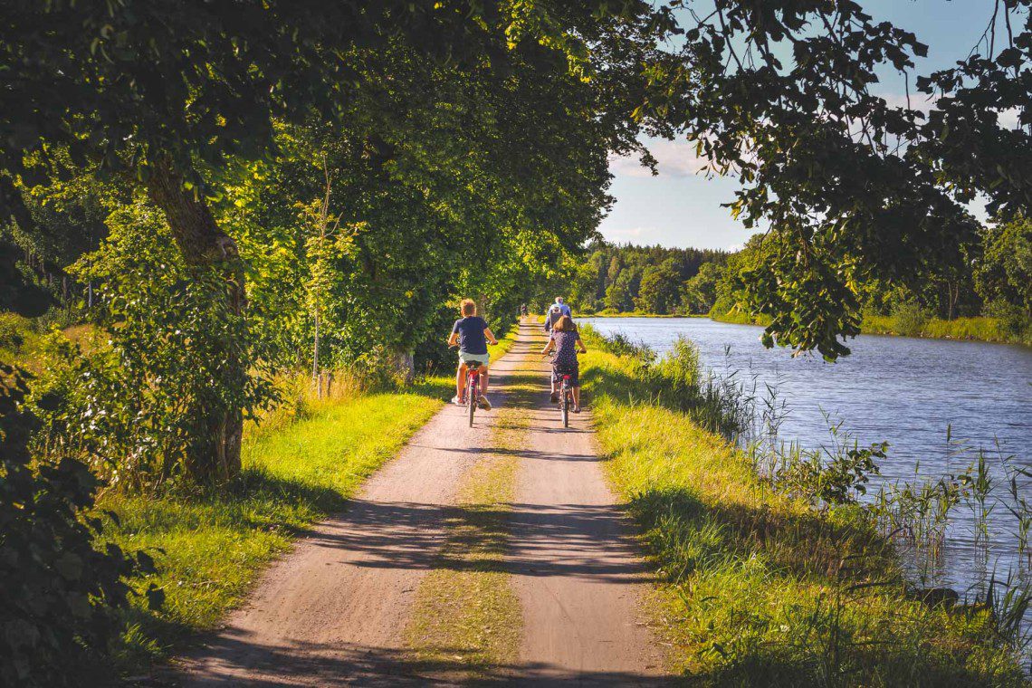 Familjevänlig cykling längsmed Göta Kanal
