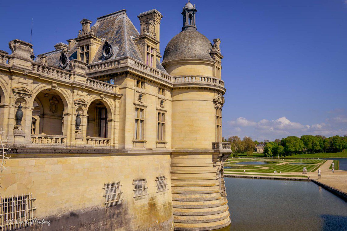 Slottet Chantilly och vallgraven
