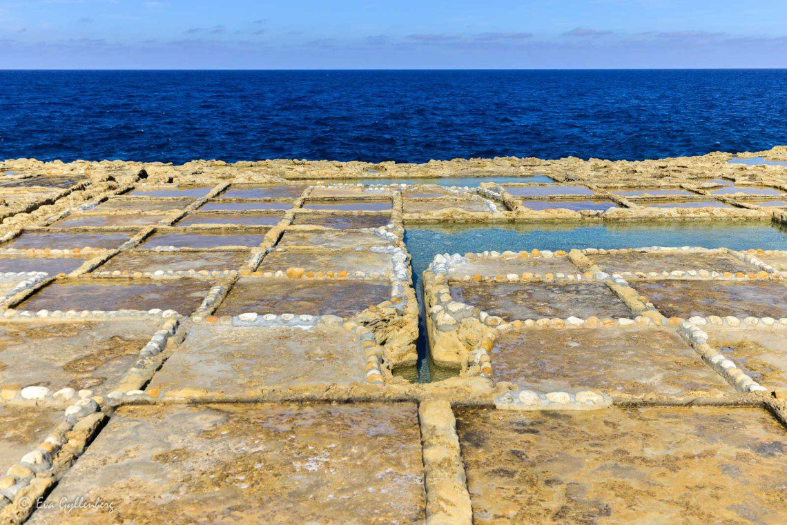 Gozo saltbassänger vid havet
