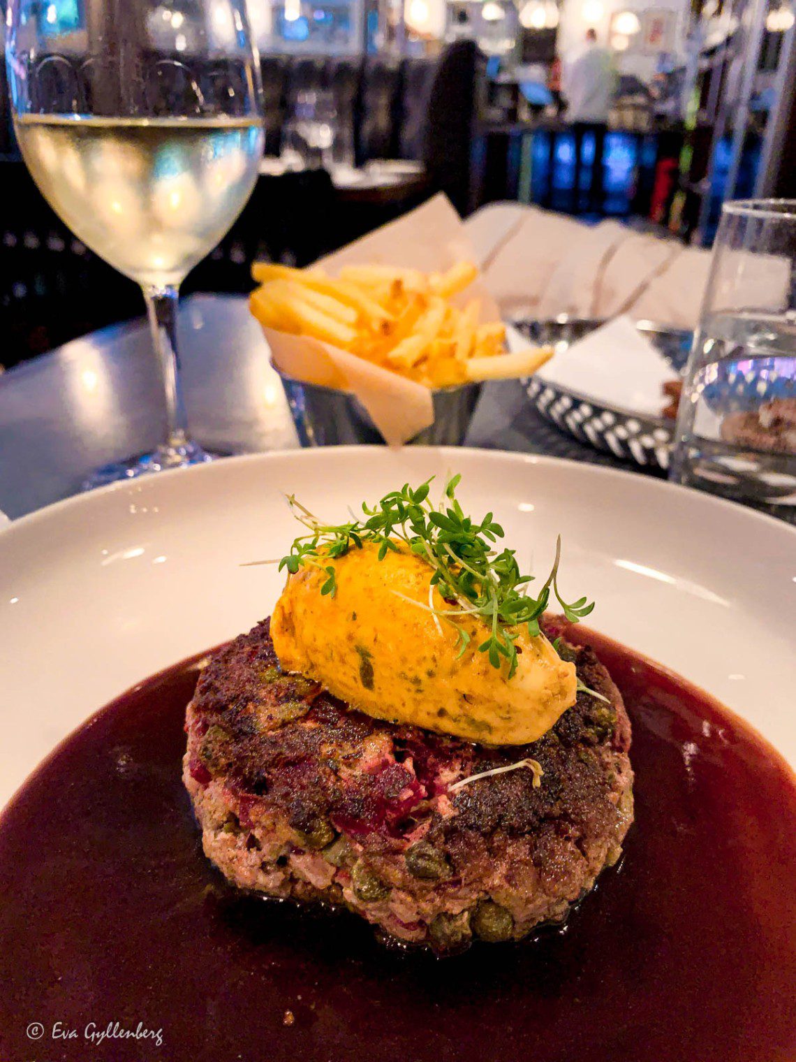Halstrad råbiff med currysmör