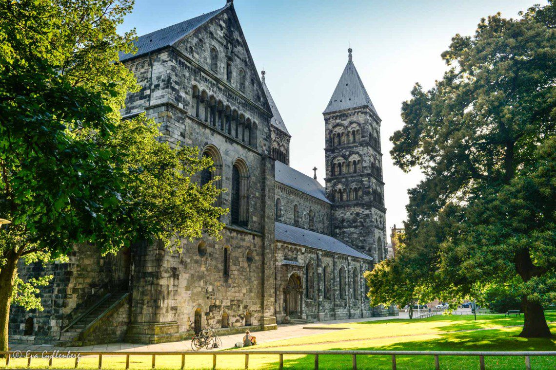 Domkyrkan i Lund en solig dag