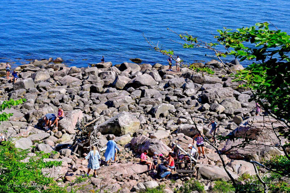 Klippor vid havet vid Nimis på Kullahalvön