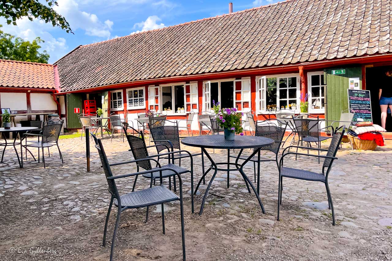 Innergården på Krapperups kaffestuga