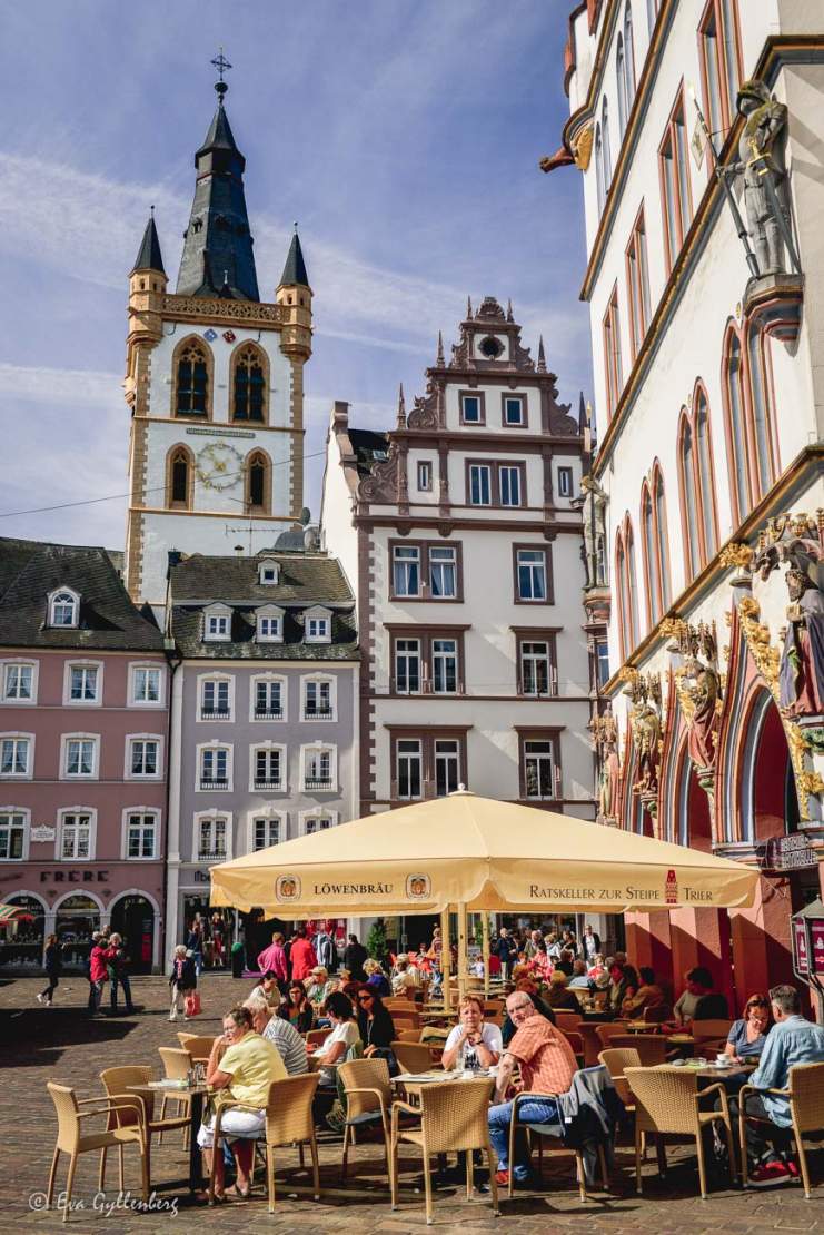 Restaurang på torget i Trier