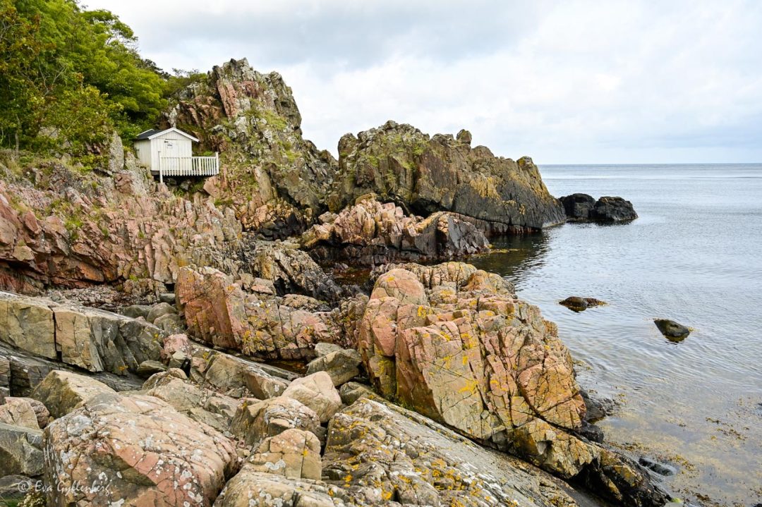 Klipporna vid St Arilds källa och det lilla vita badhuset