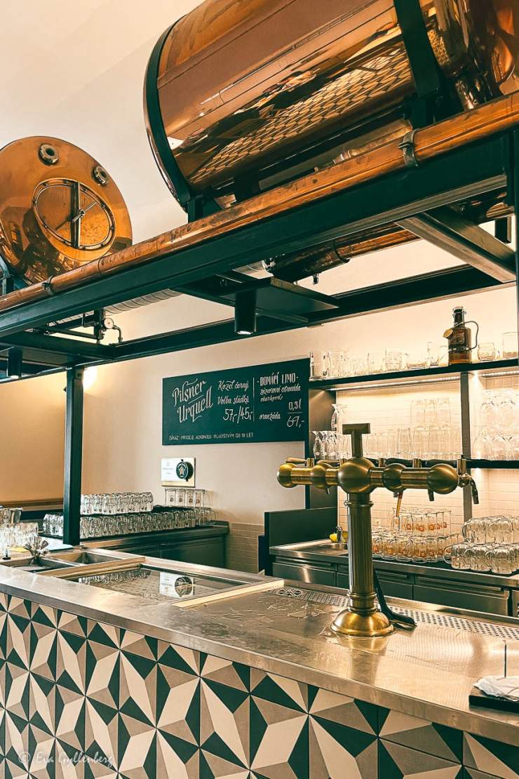 Pub med koppartunnor