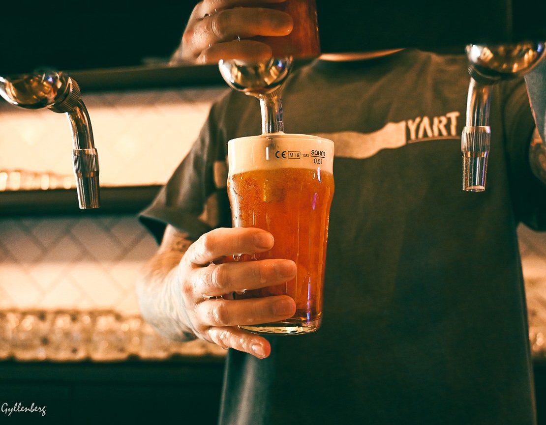 How to pour a beer perfectly