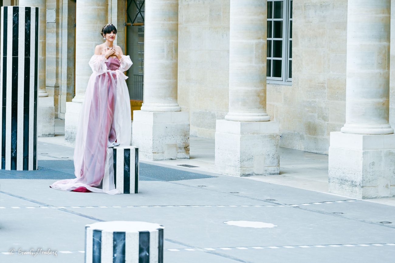 Modellfotografering vid sevärdhet i Paris
