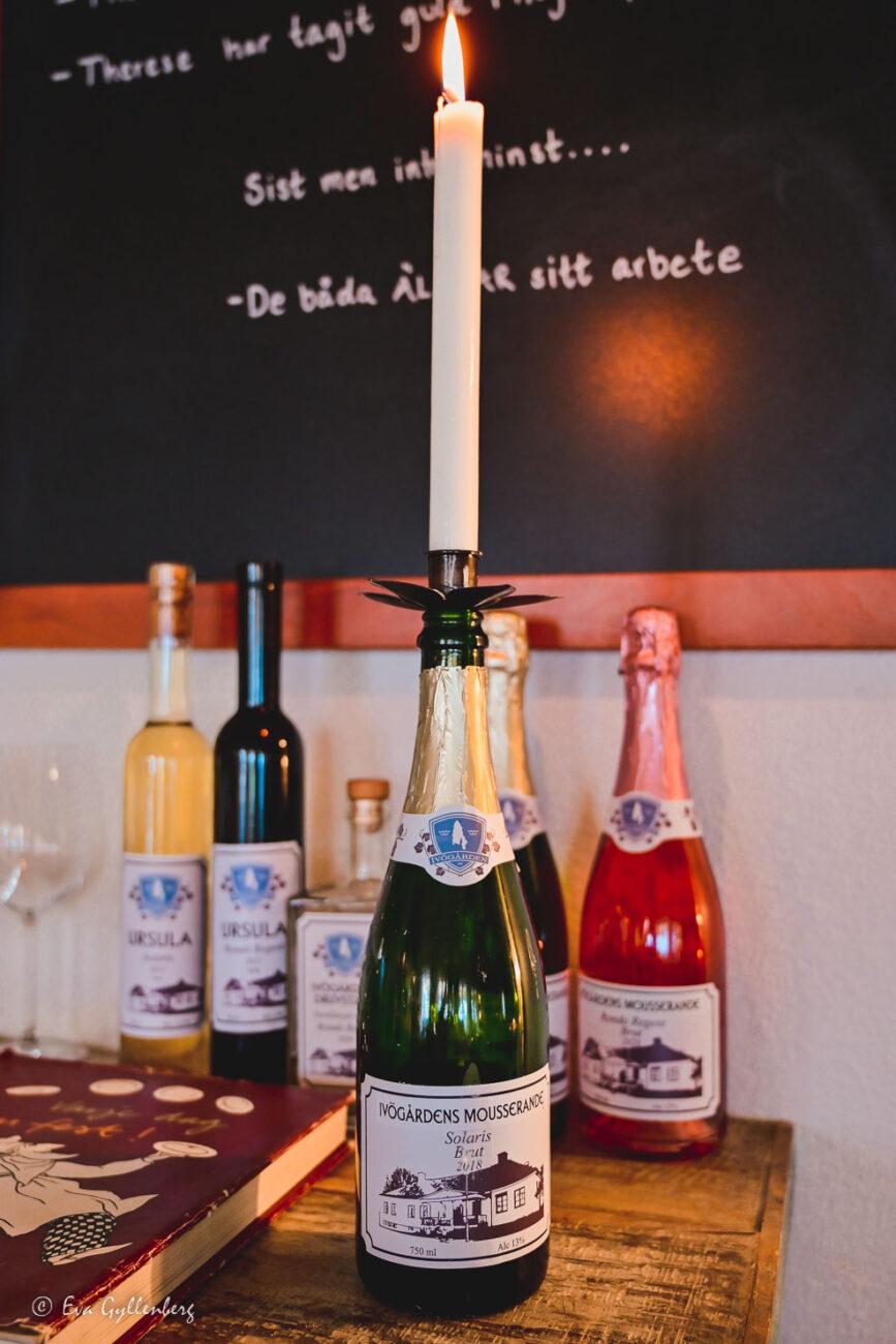 Ljushållare av en flasska av Ivögårdens mousserande