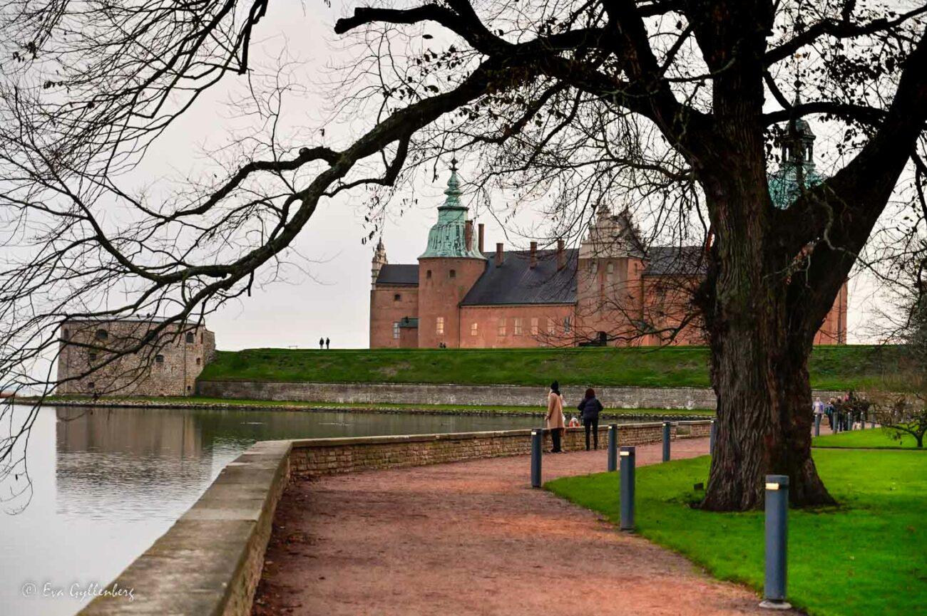 Slottsparken med Kalmar slott i bakgrunden