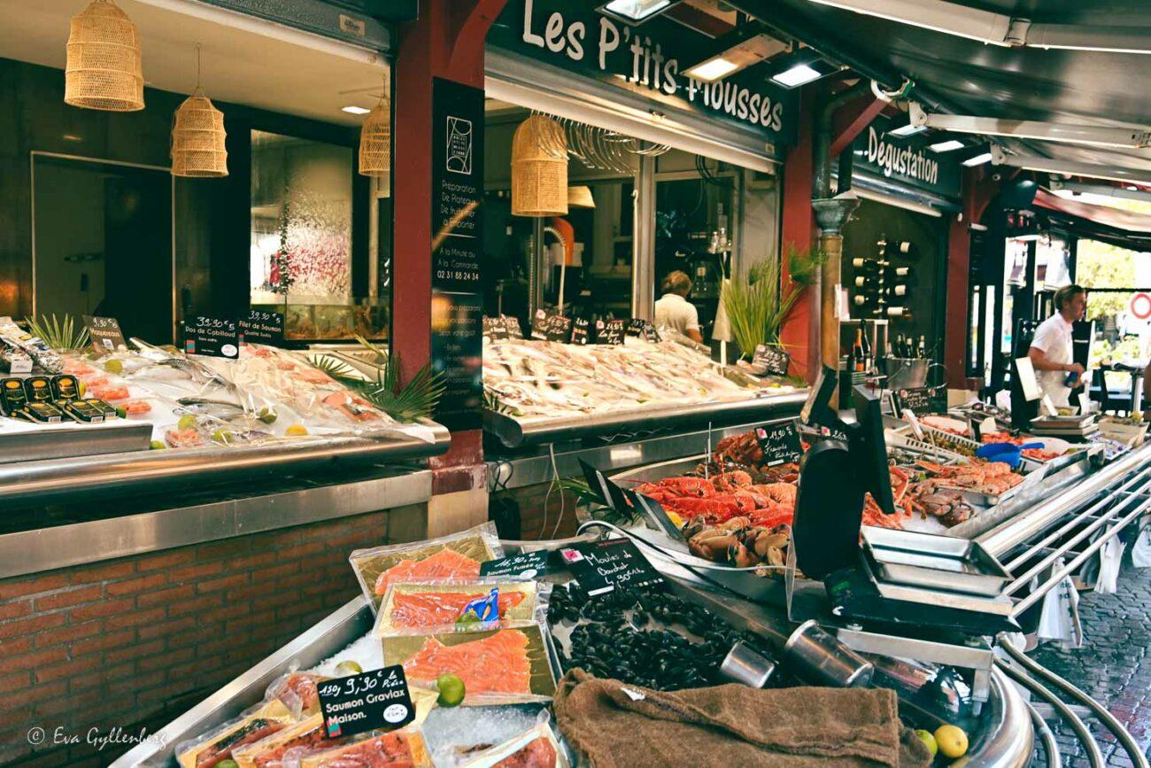 Fiskdisk med skaldjur i Trouville