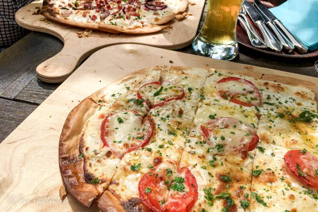 Flammkuchen till lunch i Trittenheim