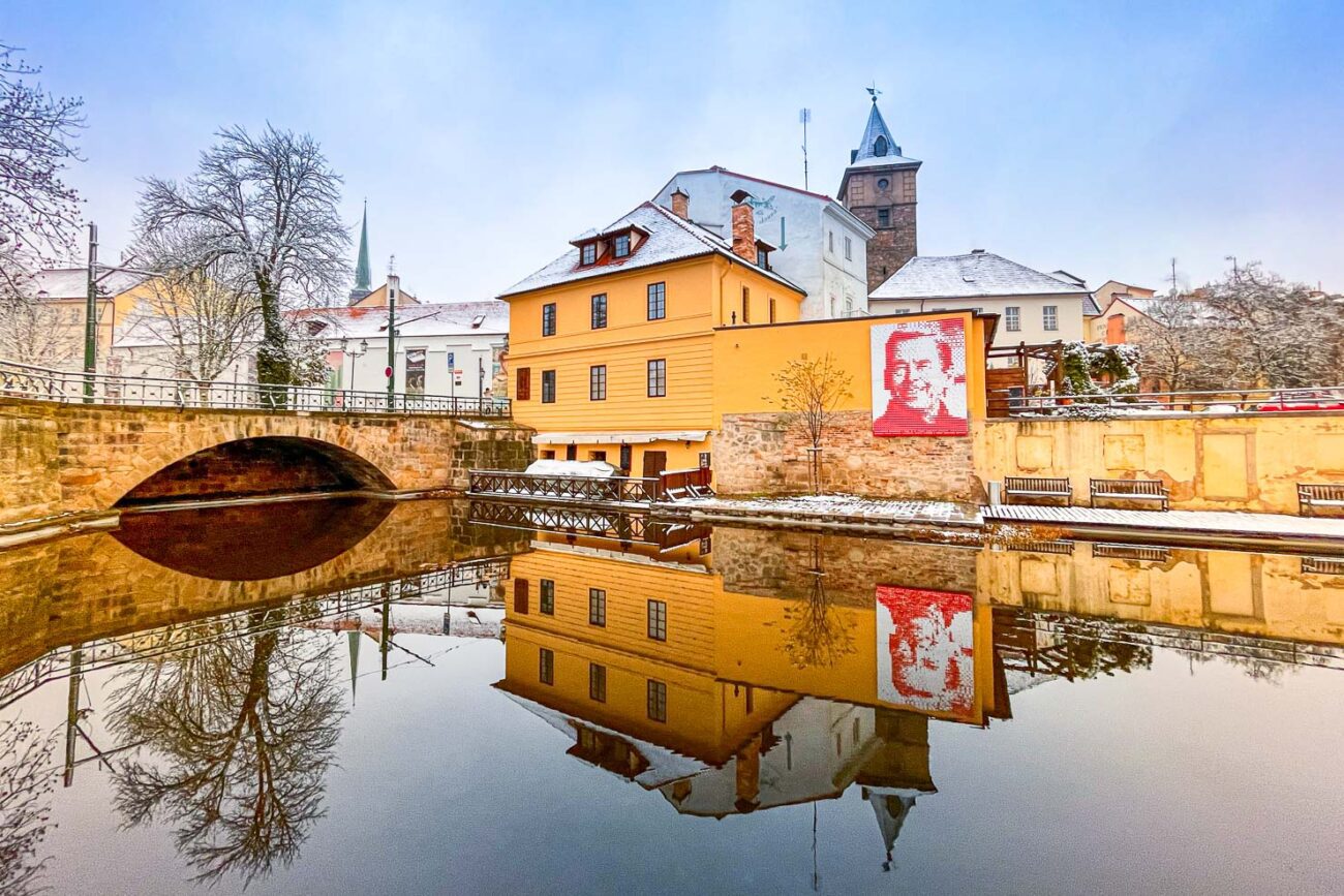 Vacker vy över lilla Venedig i vinterskrud
