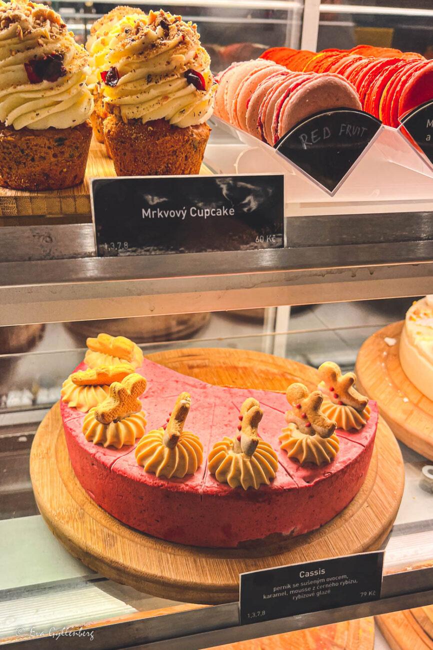 Tårtor och kakor på ett café