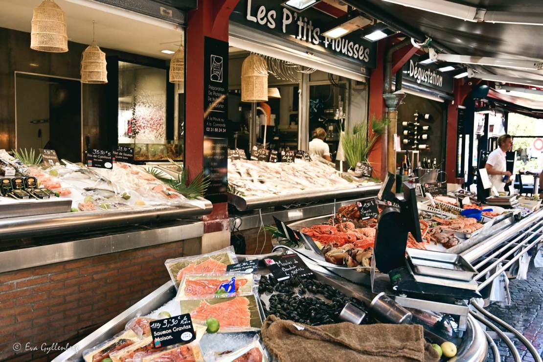 Skaldjursförsäljning i Trouville. En av alla sevärdheter i Normandie