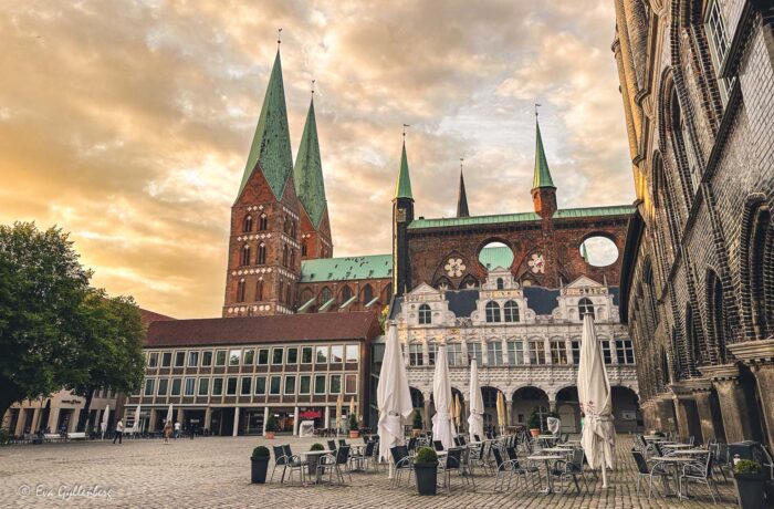 Rådhuset i Lubeck i solnedgång