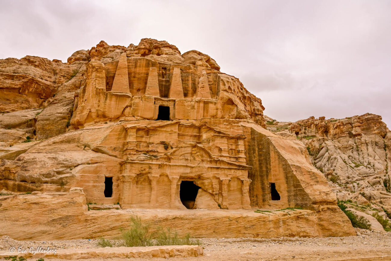 Obeliskgravens fasad i Petra