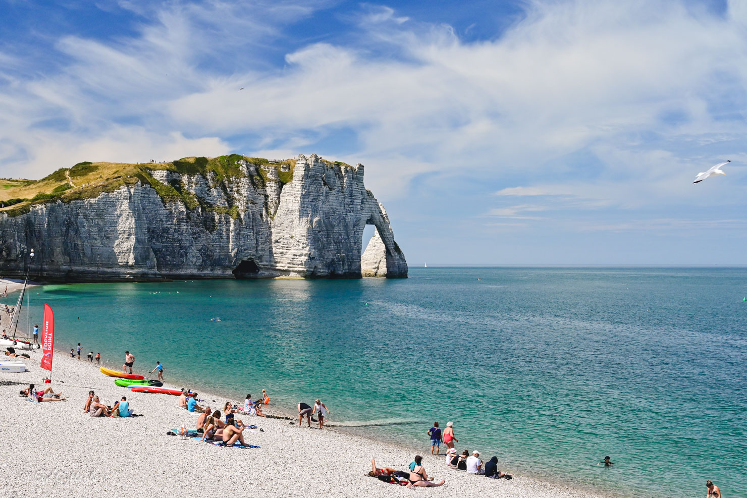 The beach, the sea and the cliff in Étretat