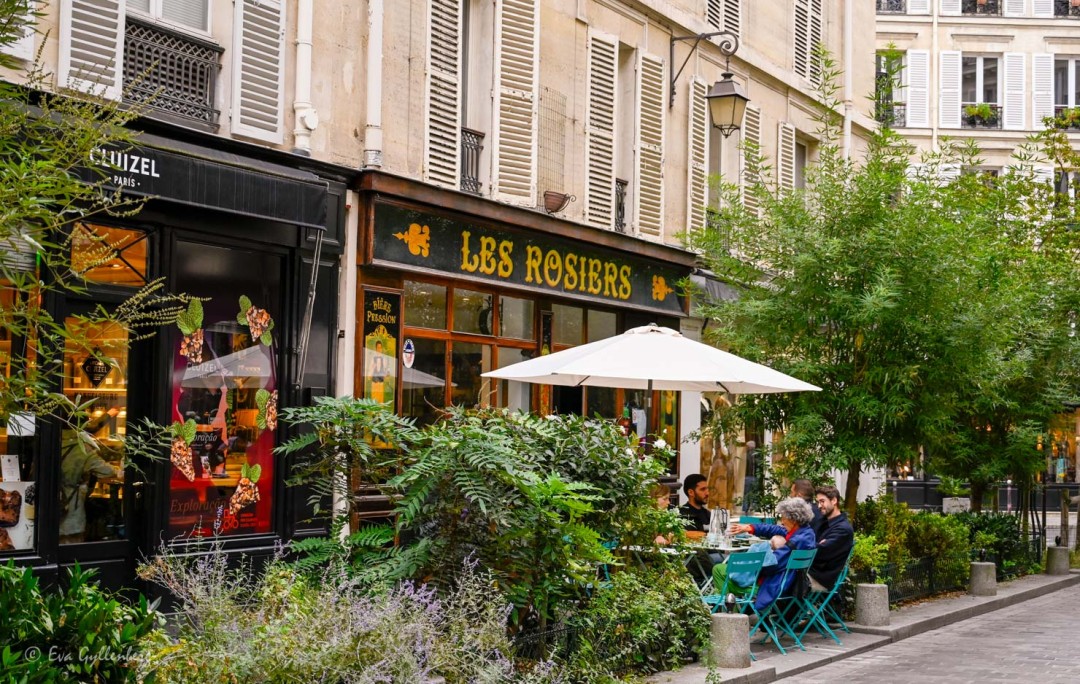 Restauranger längs Rue des Rosiers