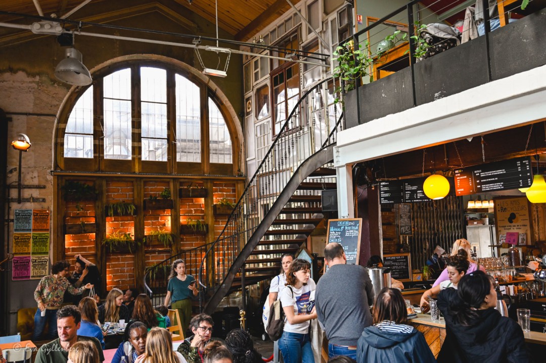 Den gamla tåghallen har blivit en restaurang - La REcyclerie