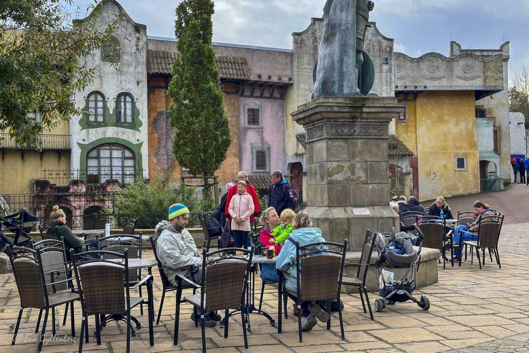 Utomhusrestaurang i temapark