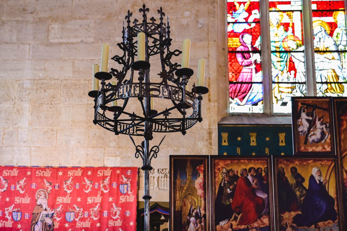 Kyrka och sjukhus i ett i Beaune
