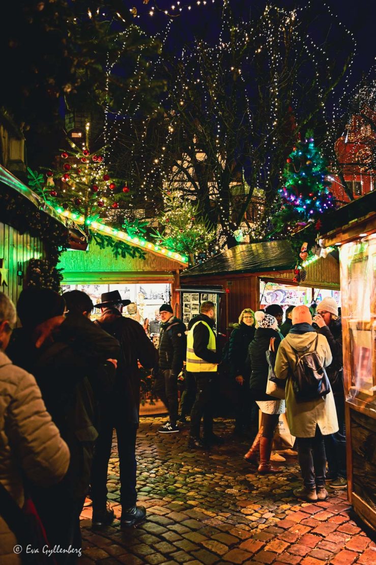 Julmarknadsträngsel i Freiburg