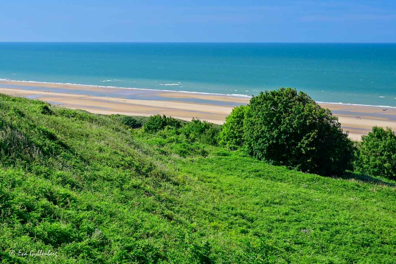 Dagen Ds mest kända strand Omaha beach sett från ovan en solig sommardag