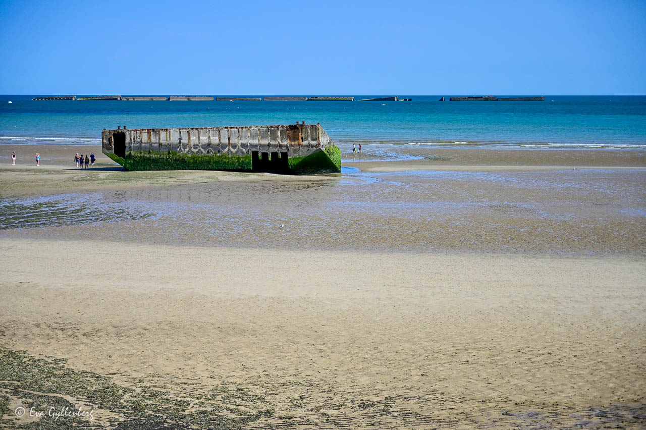 Gold beach har många ruiner kvar från landstigningen på D-day