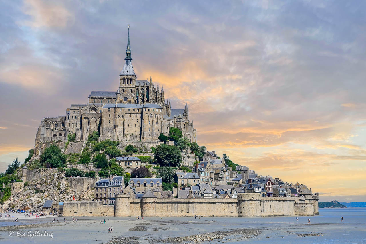 Mont Saint-Michel på en klippa i havet