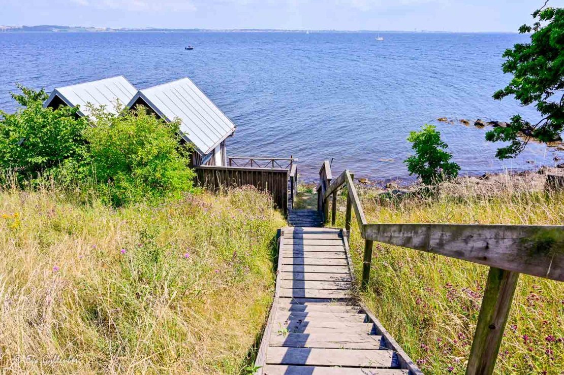 Trappa ned till fiskebodar och hav